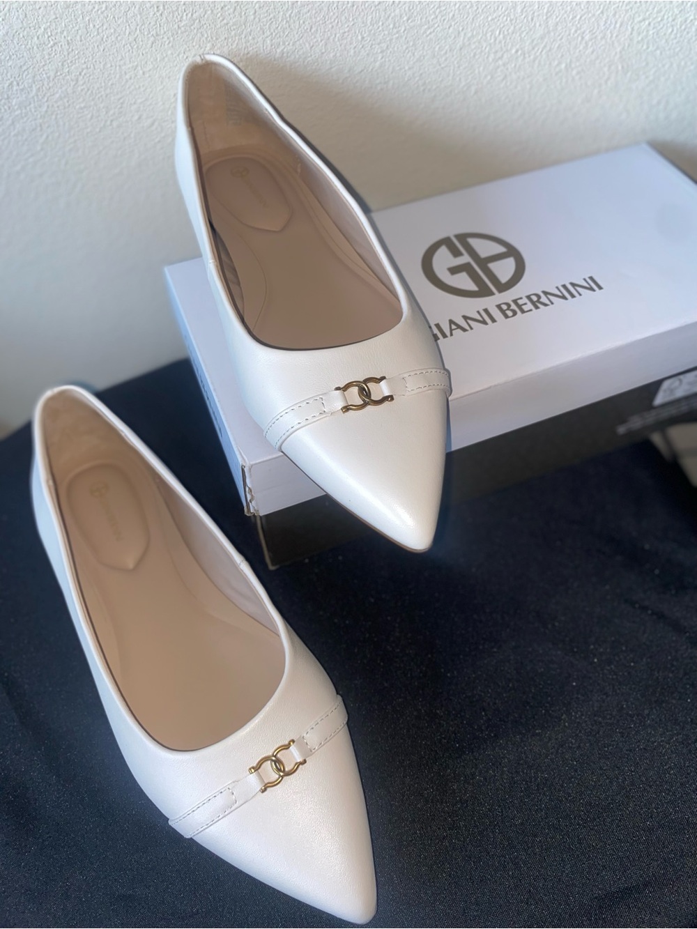 Giani Bernini White Pointed-Toe Leather Flats with Gold Bit